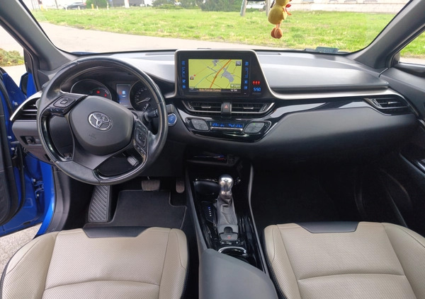 Toyota C-HR cena 95000 przebieg: 116000, rok produkcji 2018 z Kościan małe 211